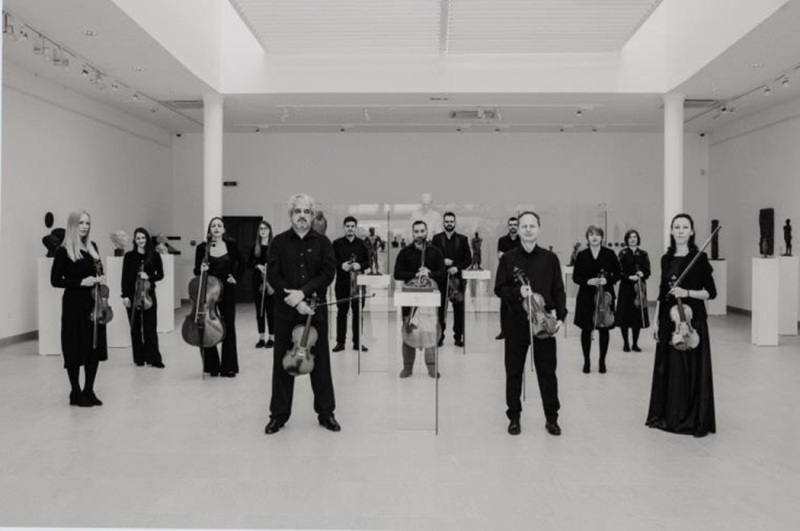 33. ИНТЕРНАЦИОНАЛНИ ФЕСТИВАЛ УМЕТНИКА ХАРМОНИКЕ - Градски камерни оркестар ШЛЕЗИНГЕР - Солисти: Мила Смиљковић – виола и Драго Гарић – хармоника - Диригент: Младен Милорадовић